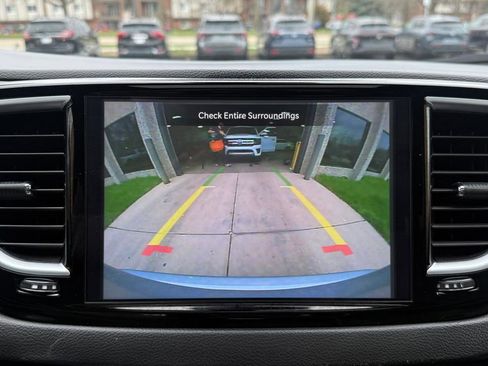 Used 2026 Chrysler Pacifica Limited image 17