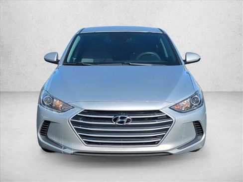 Used 2018 Hyundai Elantra SEL image 2