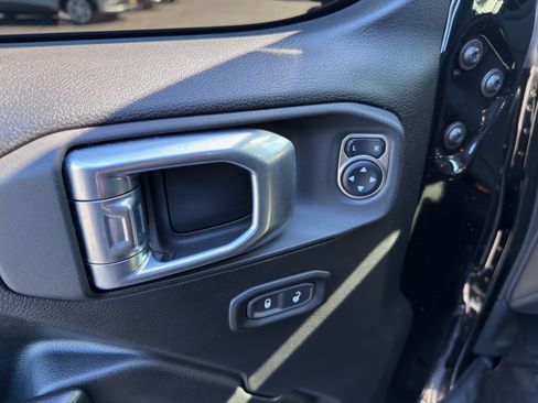 Used 2021 Jeep Wrangler Willys image 19