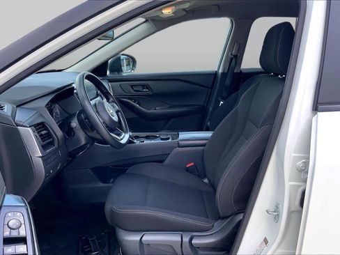 Used 2024 Nissan Rogue S AWD/4WD image 8