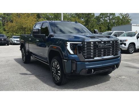 Certified 2024 GMC Sierra 2500 Denali Ultimate AWD/4WD image 3