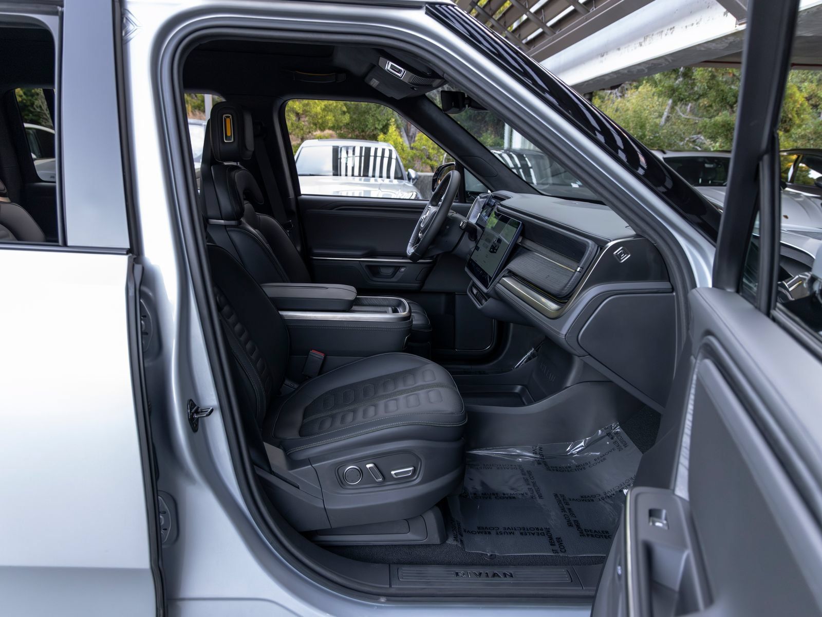 Used 2025 Rivian R1S Adventure Dual AWD/4WD image 53
