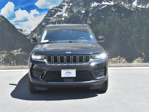 Used 2023 Jeep Grand Cherokee Laredo AWD/4WD image 5