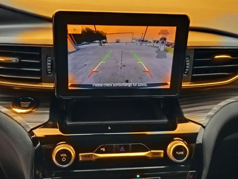 Used 2023 Ford Explorer Limited image 30