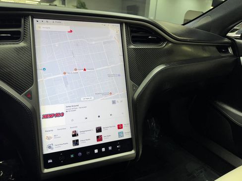 Used 2018 Tesla Model S 75D image 23