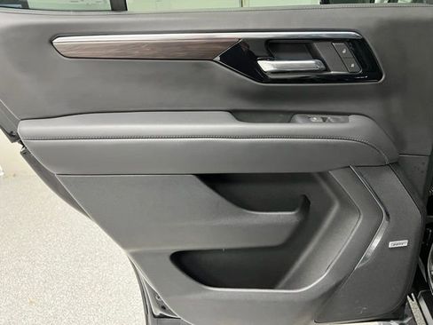 Used 2025 Chevrolet Tahoe Z71 w/ Comfort Package image 43