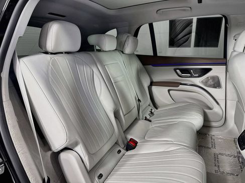 Used 2023 Mercedes-Benz EQS 580 4MATIC SUV w/ Exclusive Trim Package image 36