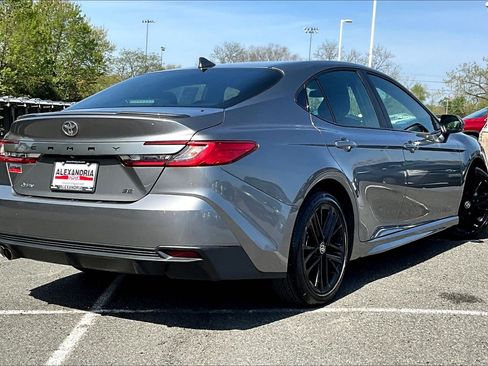Used 2025 Toyota Camry SE image 12