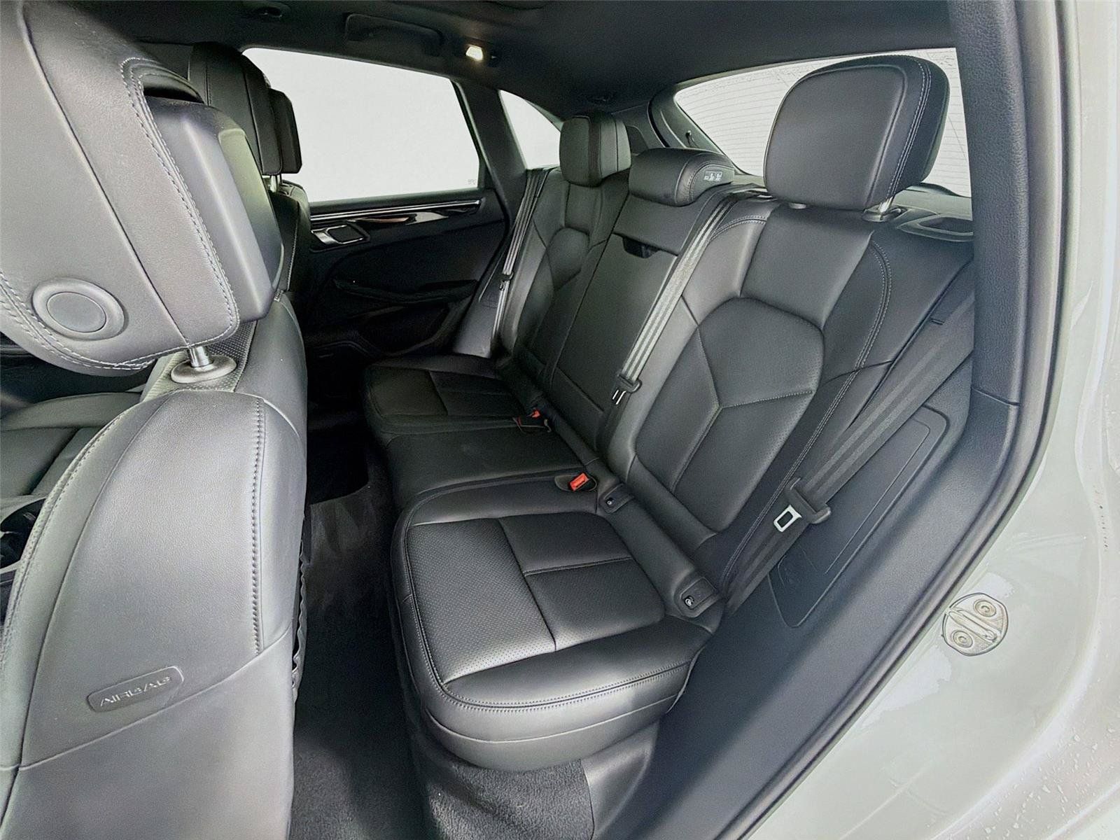 Used 2025 Porsche Macan AWD/4WD image 21