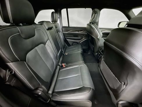 Used 2024 Jeep Grand Cherokee Overland w/ Adv Protech Group III AWD/4WD image 28
