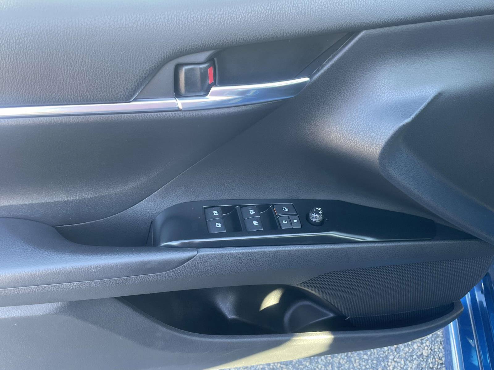 Used 2019 Toyota Camry SE FWD image 14