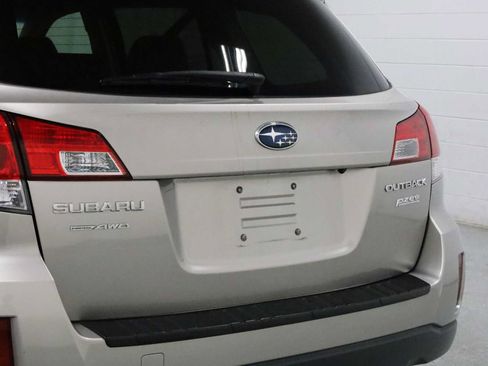 Used 2014 Subaru Outback 2.5i Premium AWD/4WD image 8