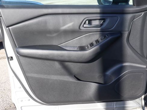 Used 2024 Nissan Rogue S FWD image 13