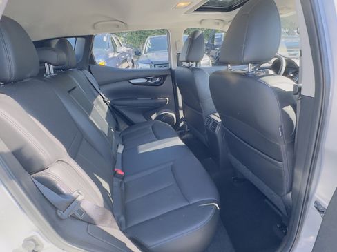 Used 2022 Nissan Rogue Sport SL w/ Premium Package image 10