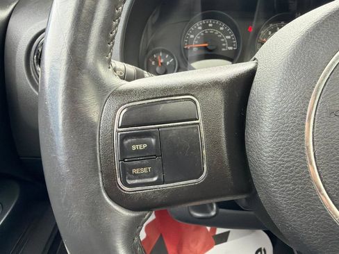 Used 2016 Jeep Patriot High Altitude AWD/4WD image 17