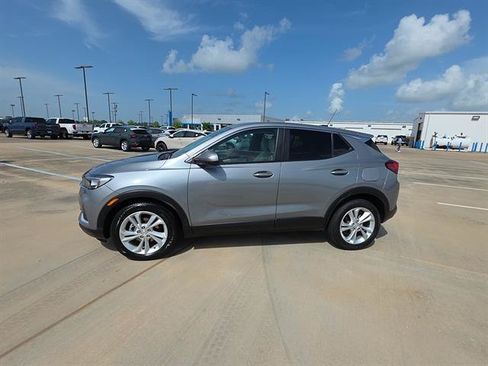 Used 2023 Buick Encore GX Preferred w/ Cold Weather Comfort Package FWD image 4