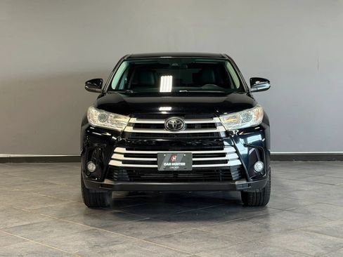 Used 2018 Toyota Highlander Plus AWD/4WD image 2
