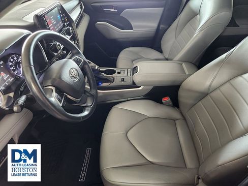 Used 2022 Toyota Highlander XLE FWD image 20