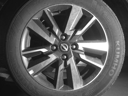 Used 2025 Nissan Versa SV image 14