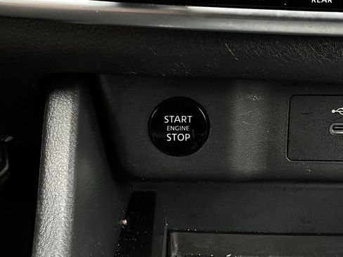 Used 2025 Nissan Rogue SV image 27