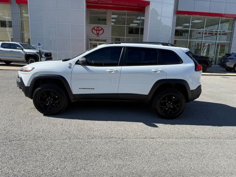 Used 2017 Jeep Cherokee Trailhawk w/ Trailer Tow Group image 2