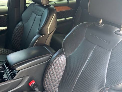 Used 2023 Jeep Grand Cherokee L Summit AWD/4WD image 3