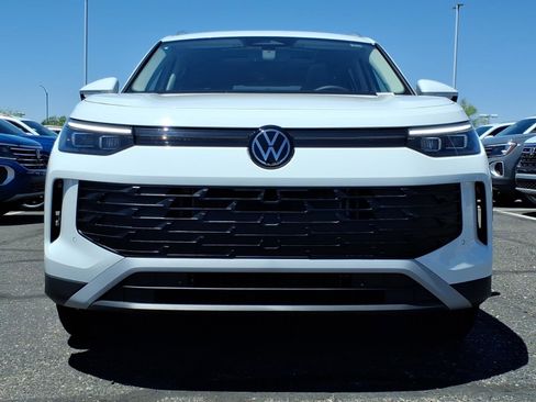 New 2026 Volkswagen Tiguan SE FWD image 2
