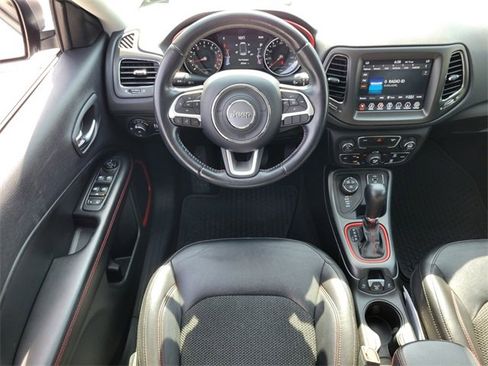 Used 2020 Jeep Compass Trailhawk image 12