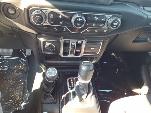 Used 2018 Jeep Wrangler Unlimited Sport S image 14