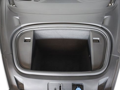 Used 2024 Porsche Taycan 4S image 27