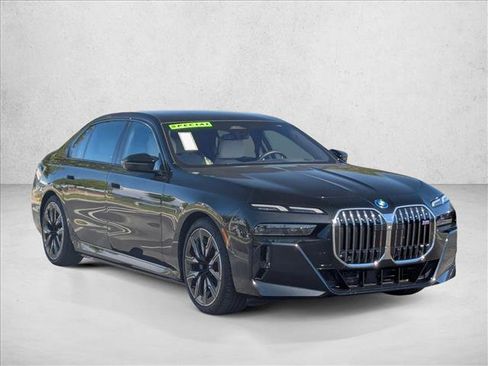 Used 2024 BMW i7 M70 w/ Premium Package image 7