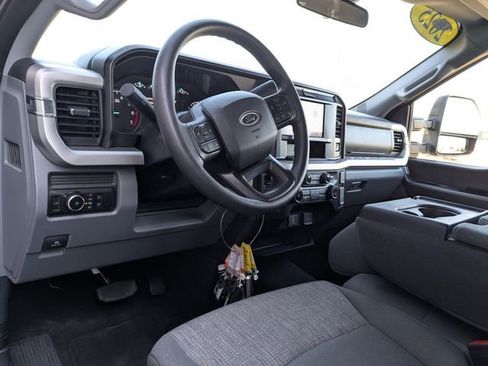 Used 2025 Ford F250 XLT image 2