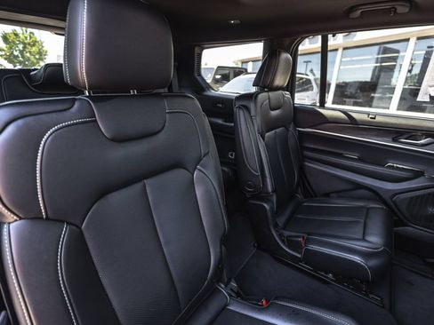 Used 2024 Jeep Grand Cherokee L Limited w/ Luxury Tech Group II AWD/4WD image 30