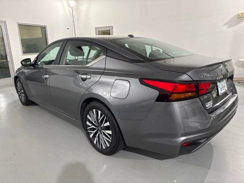 Used 2024 Nissan Altima 2.5 SV FWD image 5