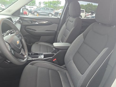 Used 2025 Chevrolet TrailBlazer LT FWD image 6