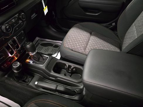 New 2025 Jeep Gladiator Mojave w/ Convenience Group image 27