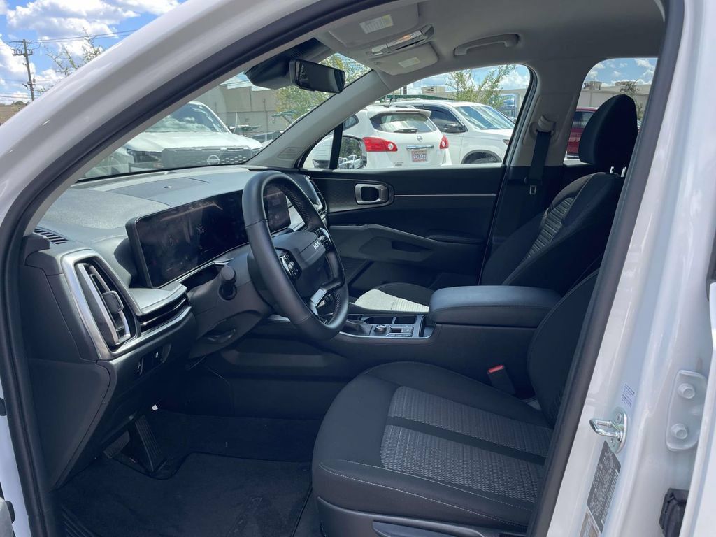 Used 2026 Kia Sorento LX FWD image 13