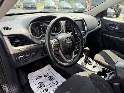 Used 2017 Jeep Cherokee 75th Anniversary AWD/4WD image 21
