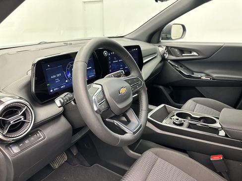 New 2026 Chevrolet Equinox LT AWD/4WD image 3