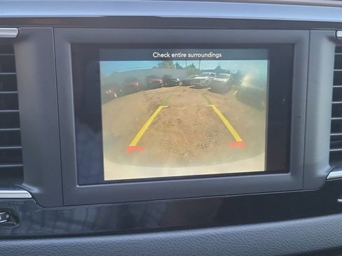 Used 2020 Chrysler Voyager L FWD image 30