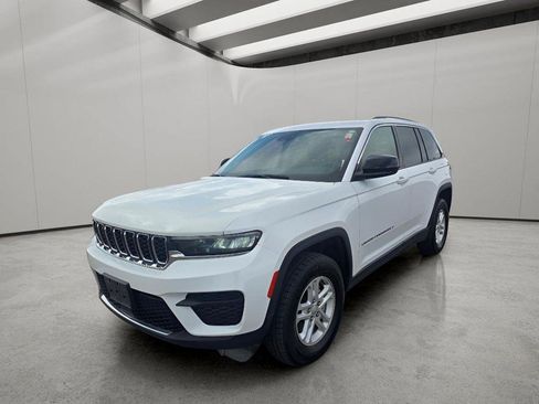 Used 2024 Jeep Grand Cherokee Laredo AWD/4WD image 1