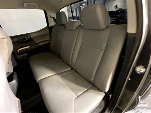Used 2019 Toyota Tacoma SR5 AWD/4WD image 33