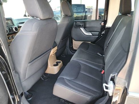 Used 2013 Jeep Wrangler Unlimited Sahara image 12