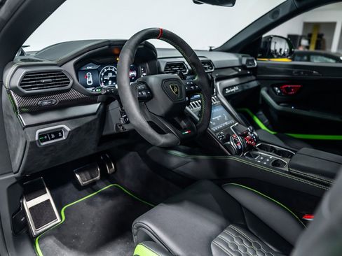 Used 2023 Lamborghini Urus Performante image 10