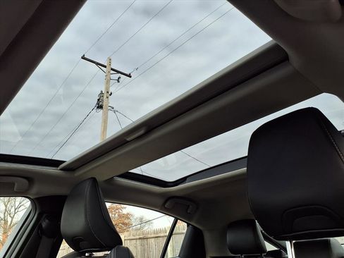 Used 2024 Toyota Prius XLE image 25