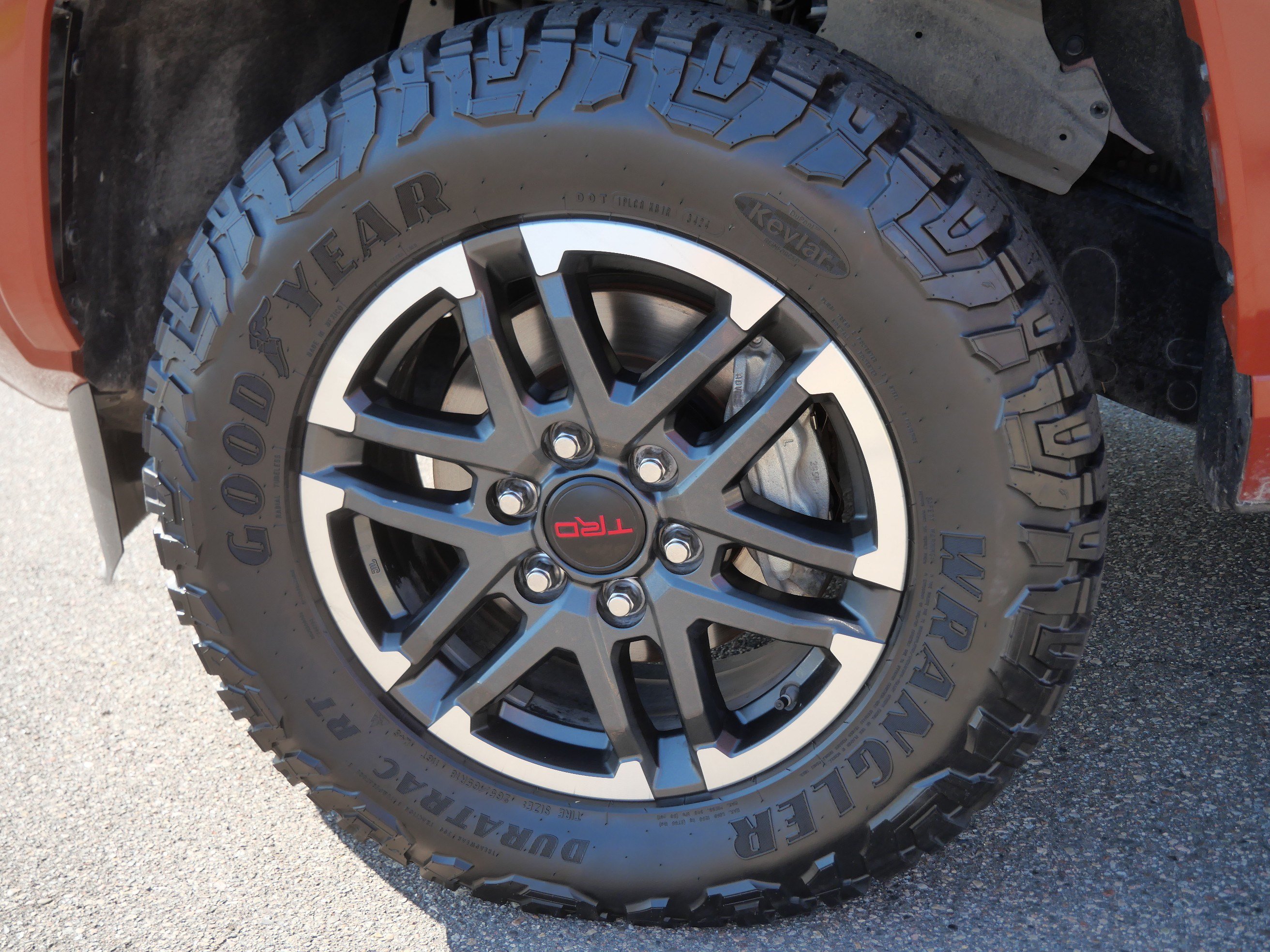 Used 2025 Toyota Tacoma TRD Sport AWD/4WD image 15