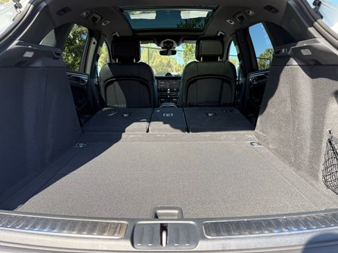 Used 2025 Porsche Macan AWD/4WD image 35