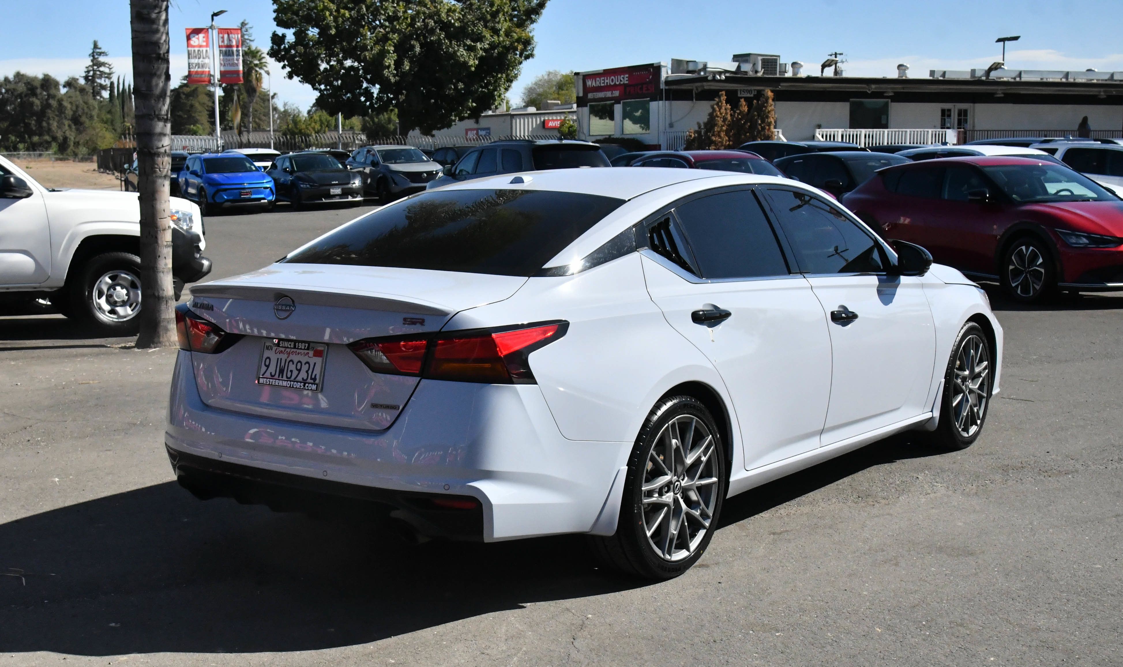 Used 2024 Nissan Altima 2.0 SR FWD image 8