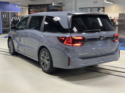 New 2026 Honda Odyssey Touring image 7