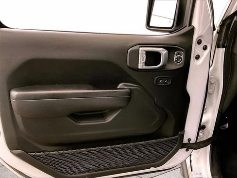 Used 2022 Jeep Wrangler Unlimited Rubicon w/ Cold Weather Group AWD/4WD image 22